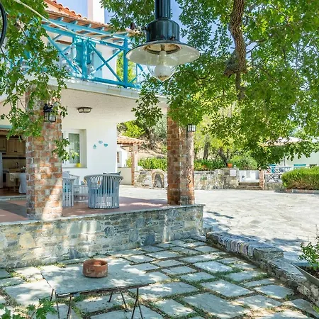 Arpaki Skopelos Town