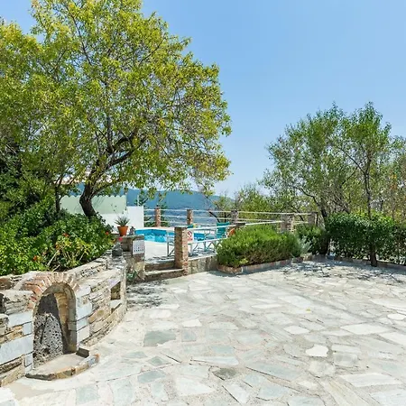 Arpaki Skopelos Town